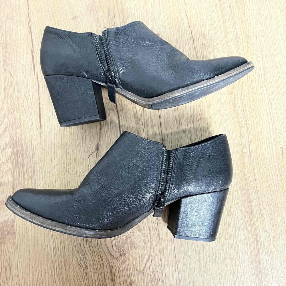FREDA SALVADOR Black Leather Pointed Toe Block Heel Zipper Ankle‎ Boots Size 7.5